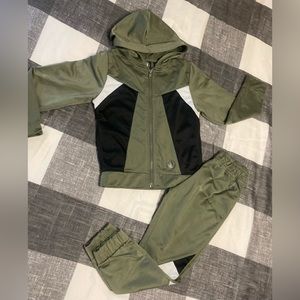 Boys size 6 body glove track suit